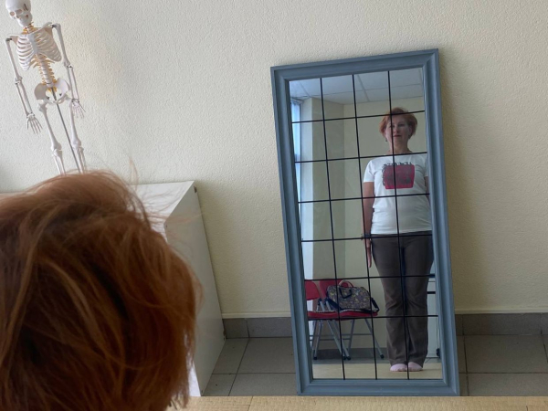 Йога при сколиозе для начинающих: упражнения, польза, противопоказания